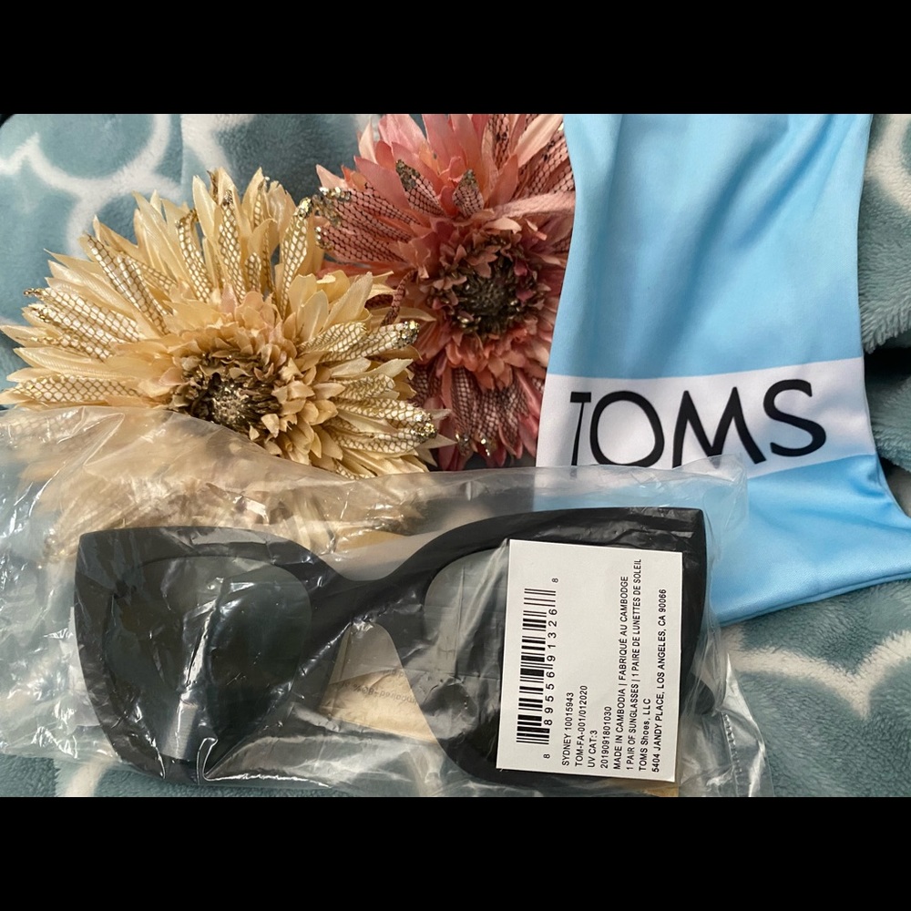 Toms Traveler Sydney matte black Sunnies 😎